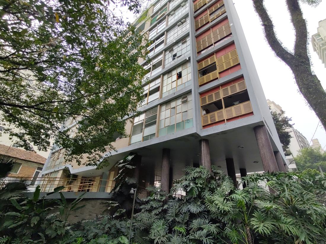 Edifício Louveira visto da rua, em São Paulo